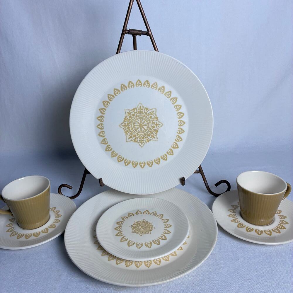 Vintage Sheffield Serenade Gold Medallion Dinnerware 7 Pc Plates Cups Saucer MCM